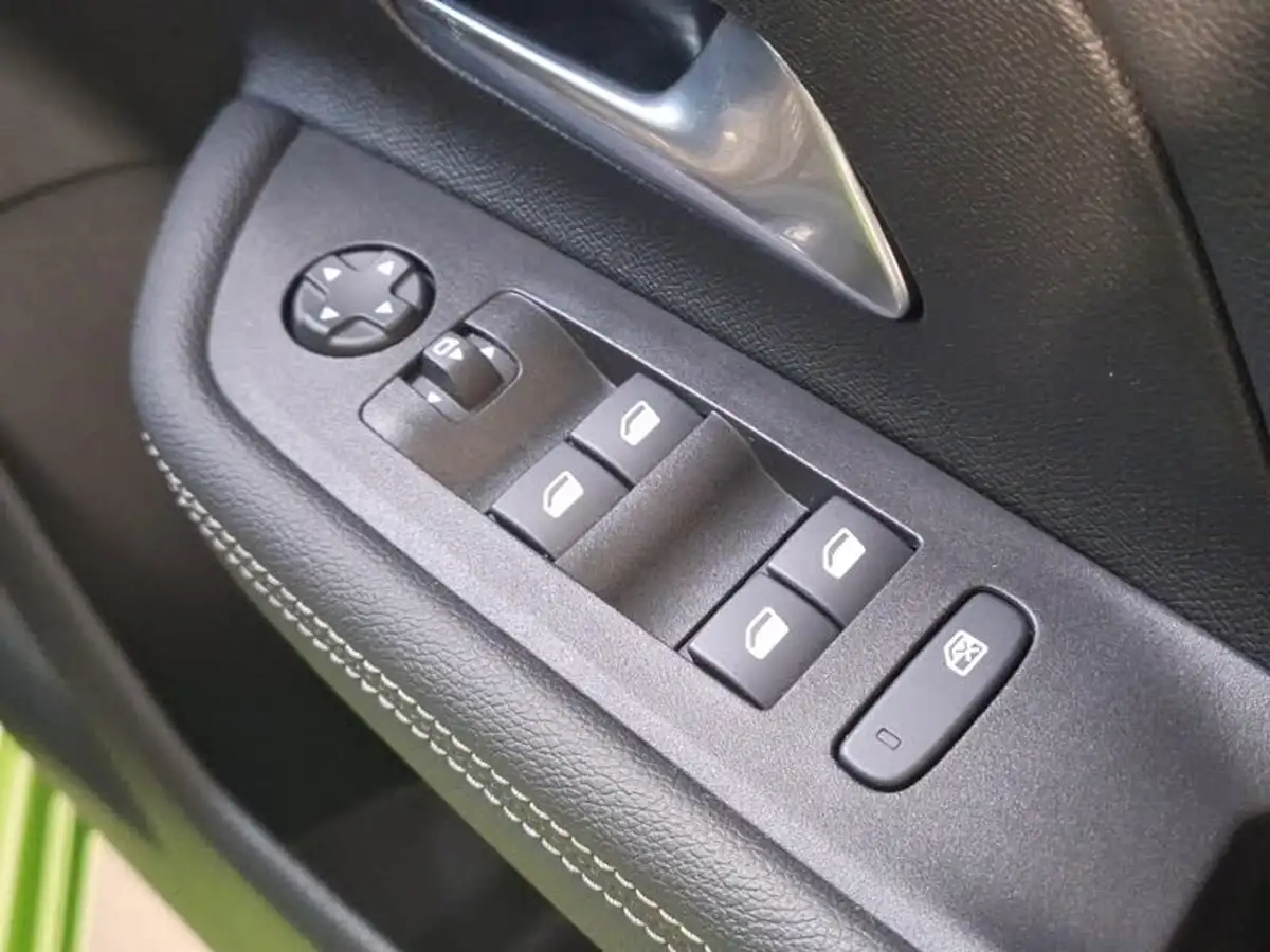 2023-vauxhall-mokka-12-ultimate-130ps-auto-big-13