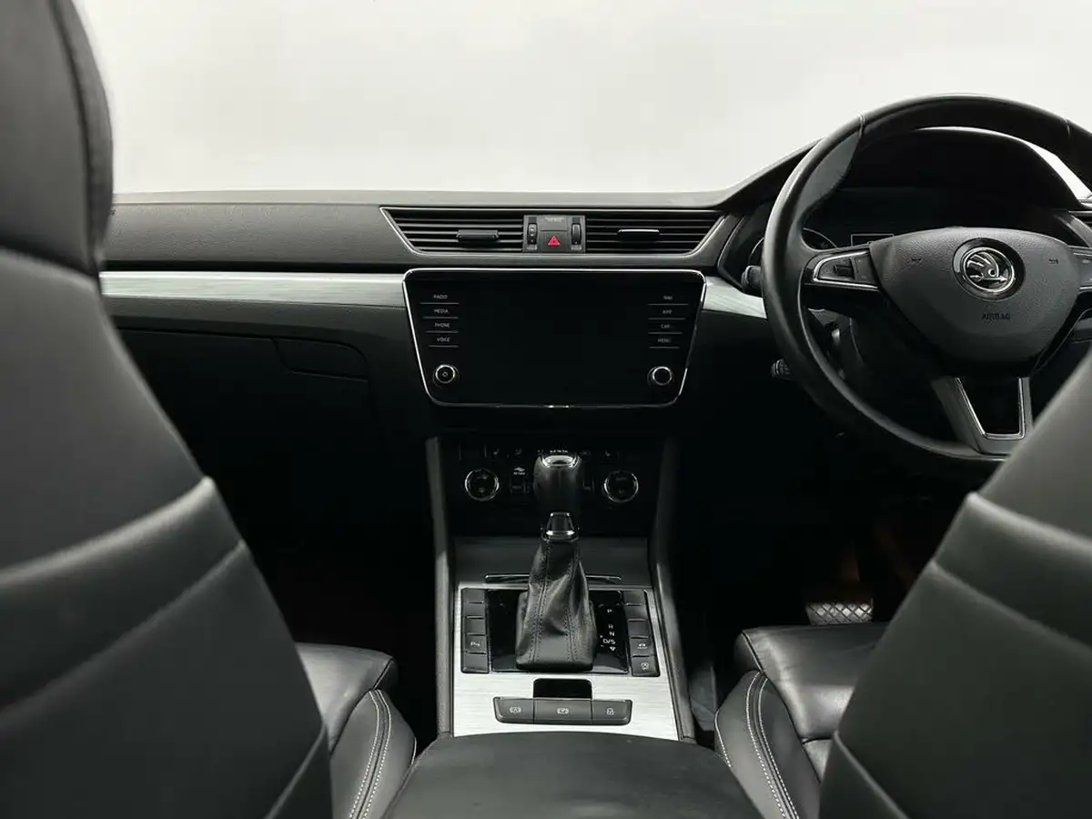 2020-skoda-superb-20tdi-se-technology-150ps-estate-dsg-big-18