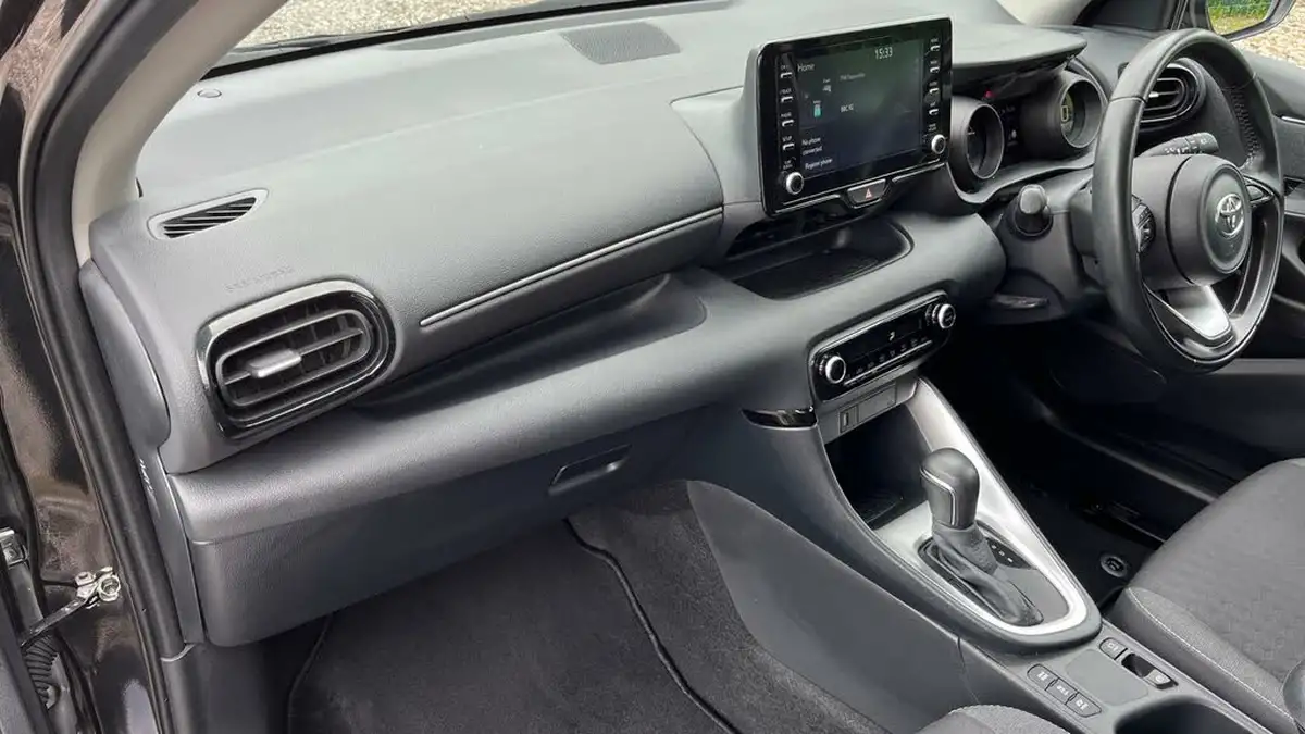 2021-toyota-yaris-15-vvt-i-design-big-33