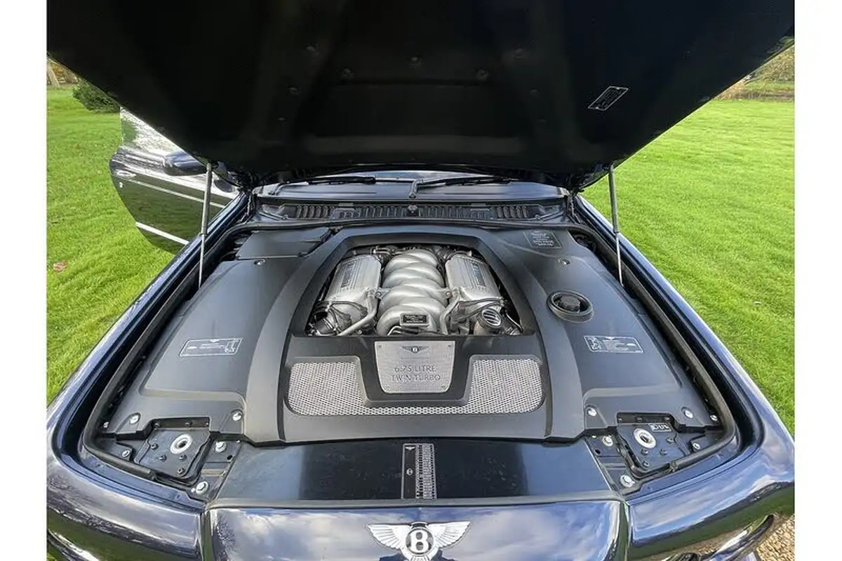 2006-bentley-azure-68-big-31