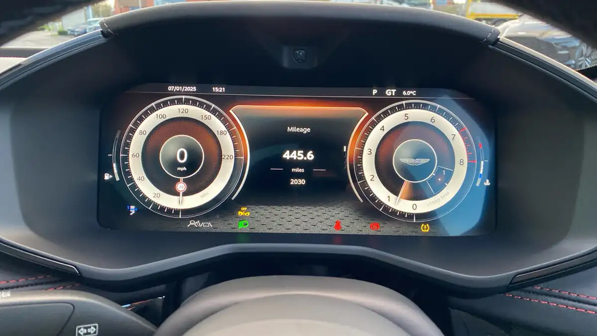 2024-aston-martin-dbx-40-v8-big-5