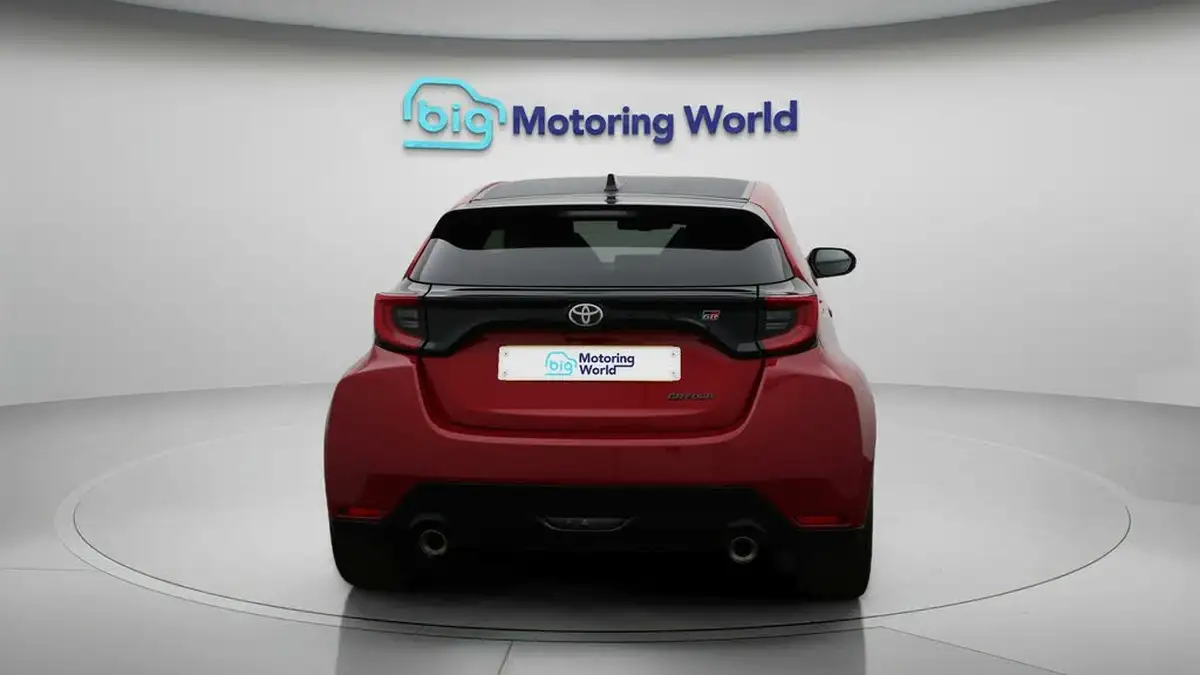 2022-toyota-yaris-16-gr-circuit-pack-big-6