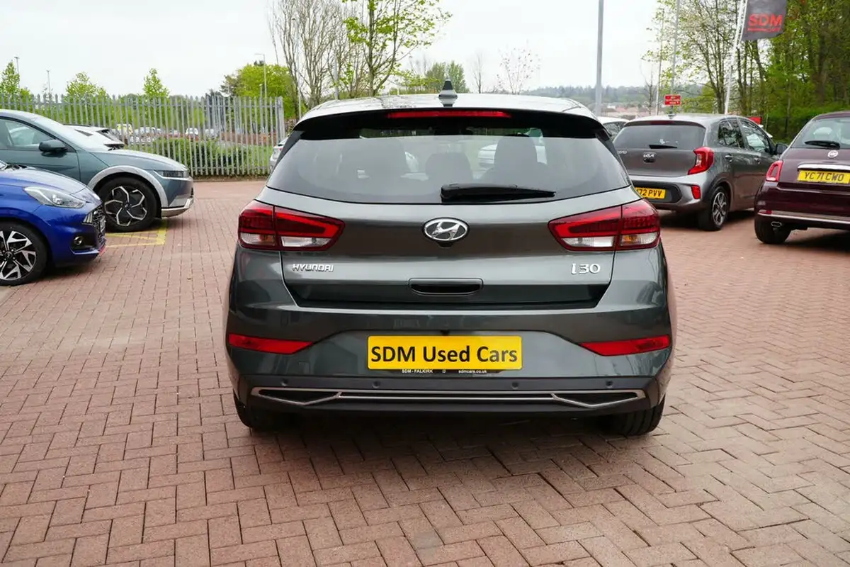 2023-hyundai-i30-10-t-gdi-premium-hatchback-big-8