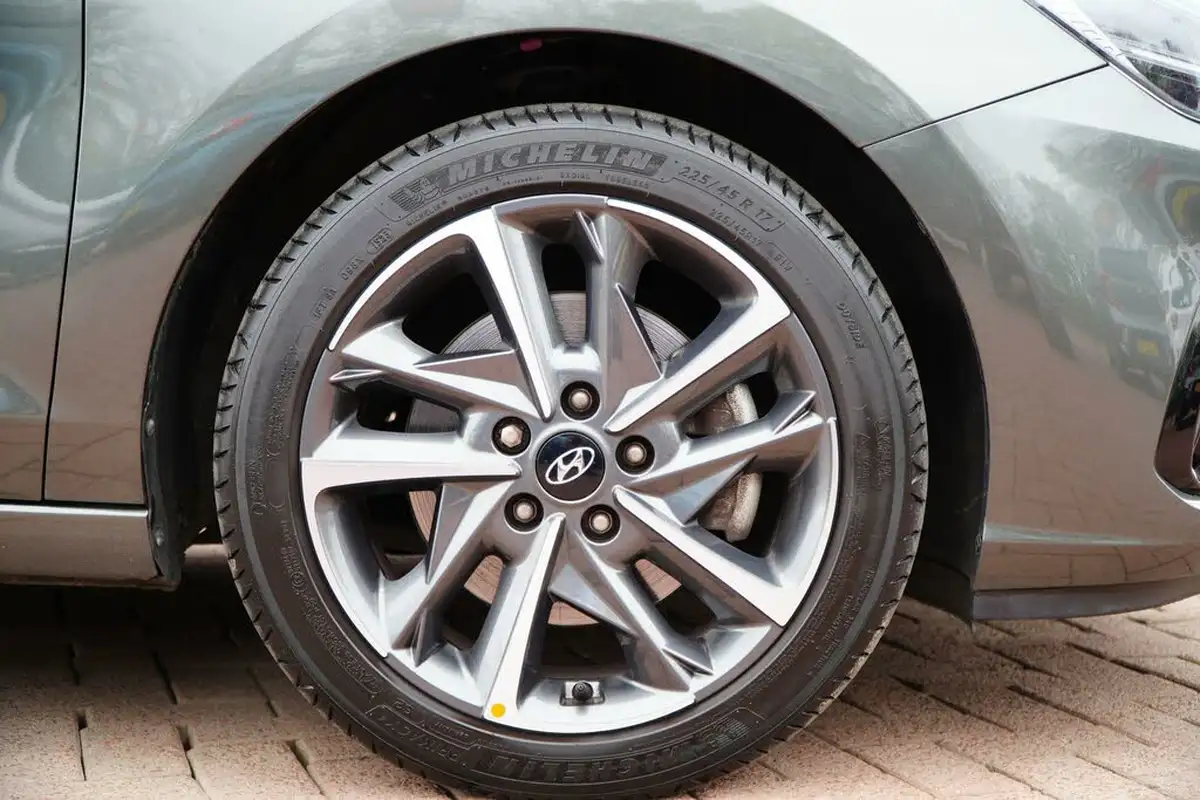 2023-hyundai-i30-10-t-gdi-premium-hatchback-big-32