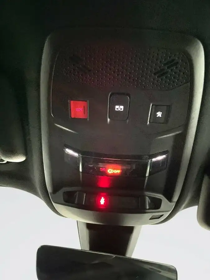 2021-peugeot-2008-suv-e-gt-premium-big-28