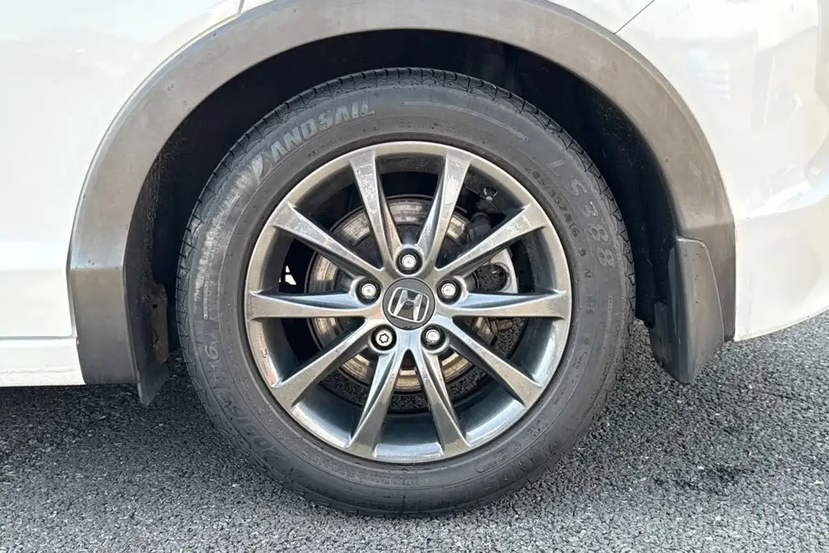 2013-honda-civic-18-se-big-13