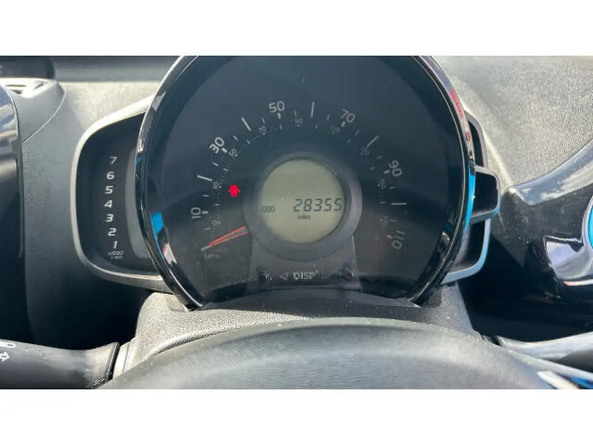2016-toyota-aygo-10-vvt-i-x-cite-2-cyan-5d-big-17
