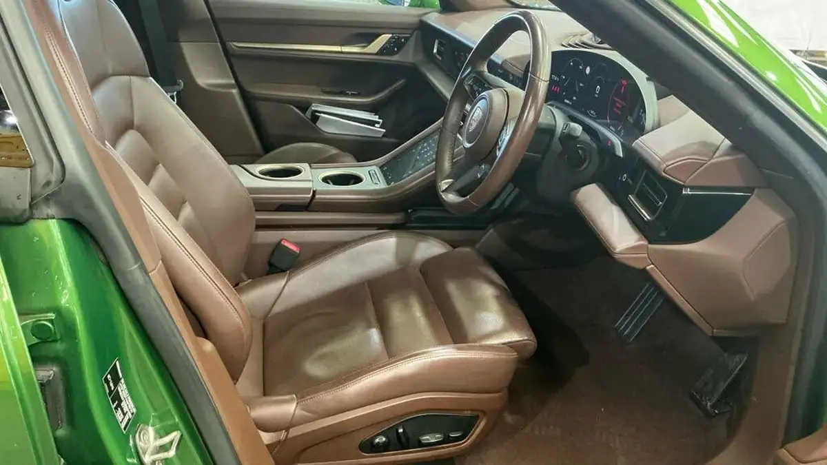 2021-porsche-taycan-e-base-476ps-performance-battery-plus-big-15
