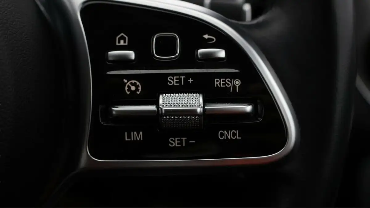 2021-mercedes-benz-c-class-20d-c300de-sport-edition-saloon-4d-big-22