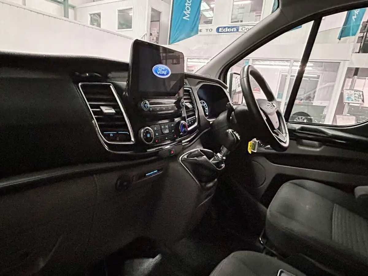 2023-ford-transit-custom-big-2