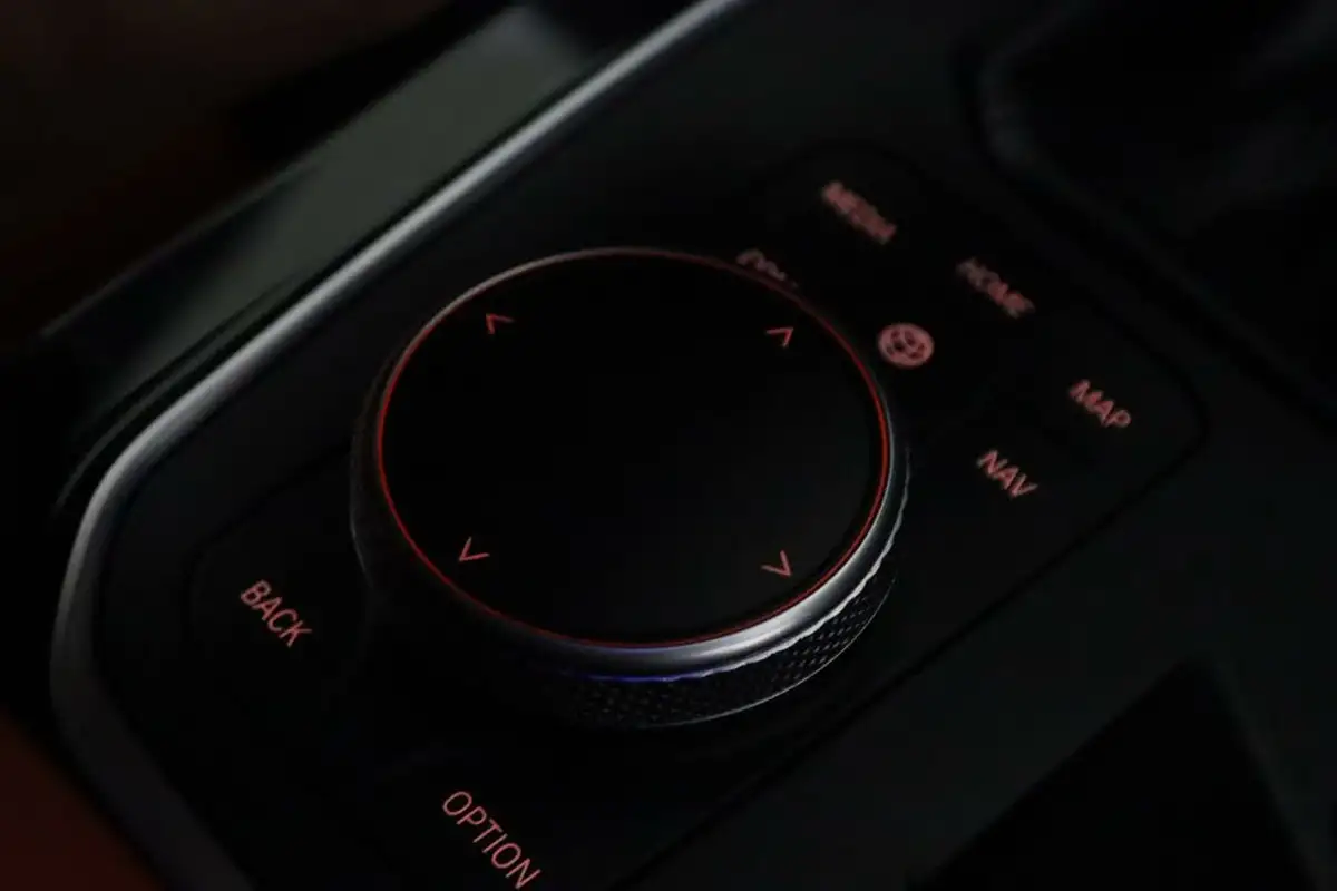 2020-bmw-1-series-20td-118d-m-sport-big-27
