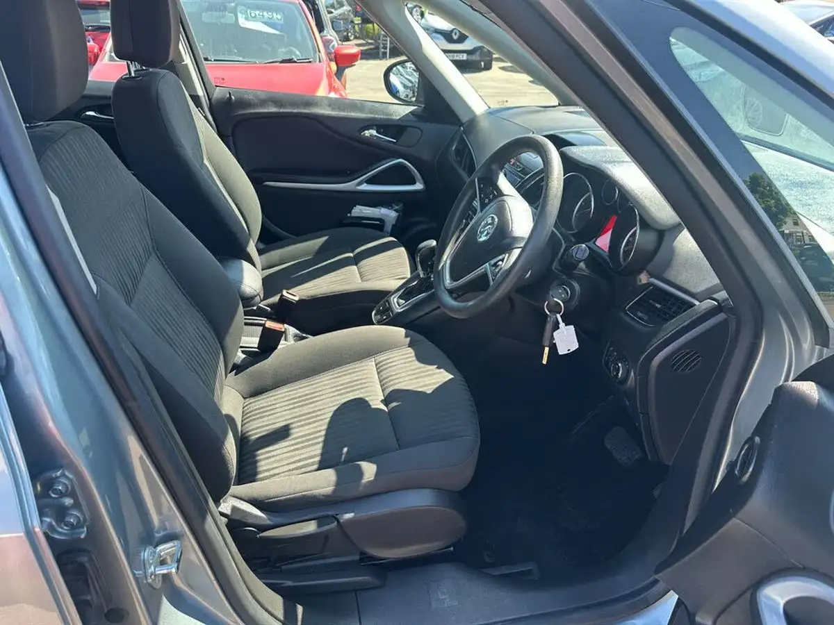 2013-vauxhall-zafira-tourer-20td-exclusiv-165ps-auto-big-6