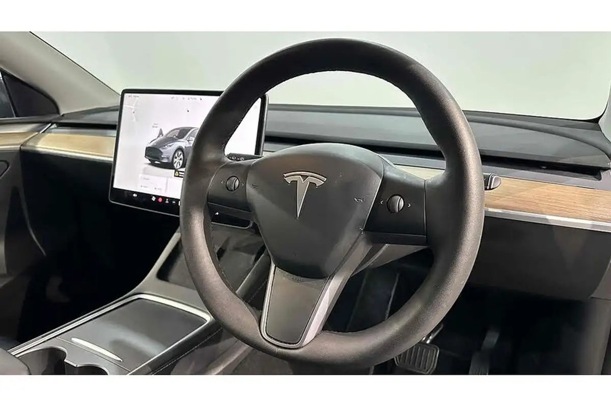 2022-tesla-model-y-e-long-range-big-27