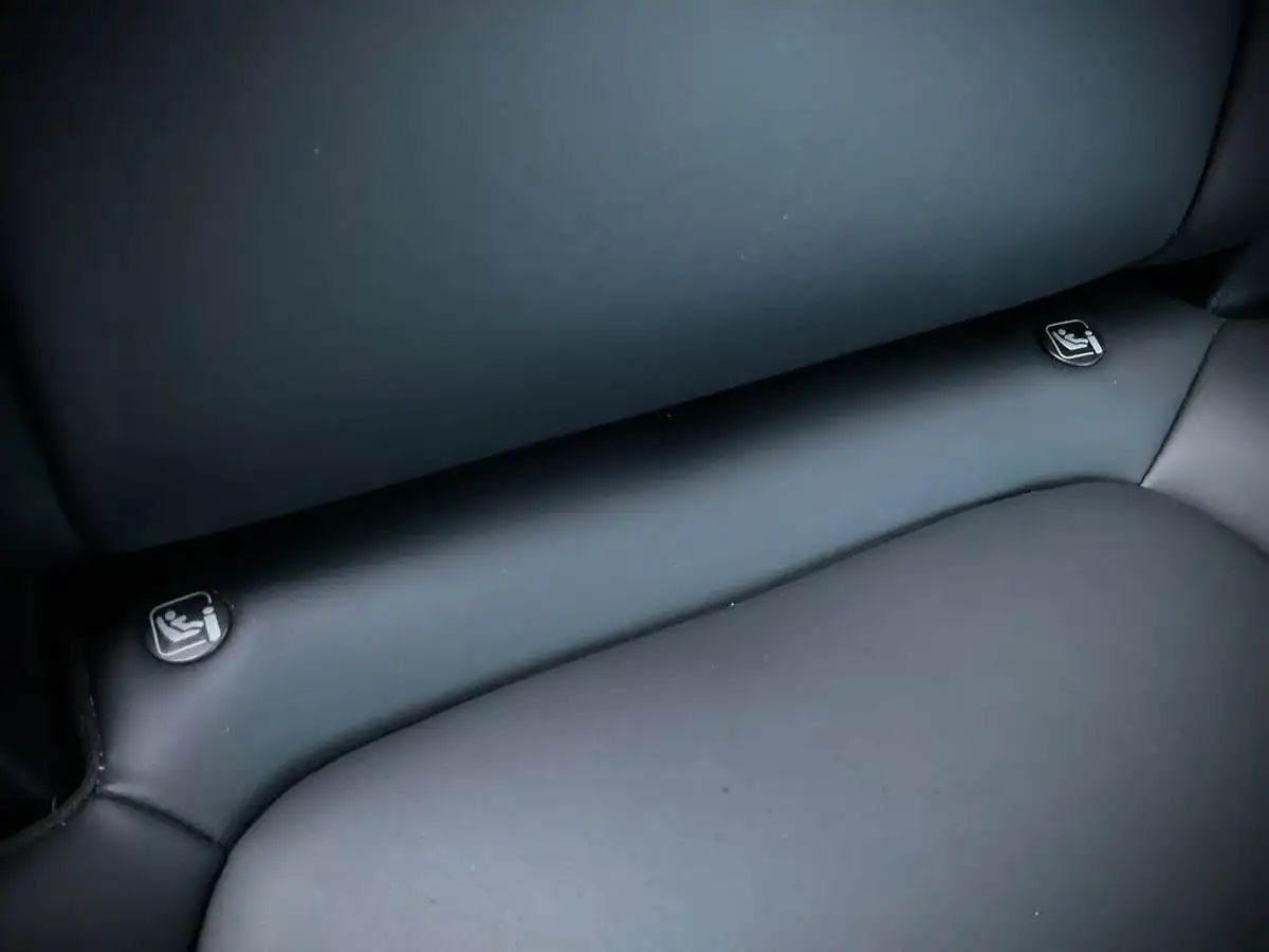 2022-tesla-model-y-e-long-range-big-39