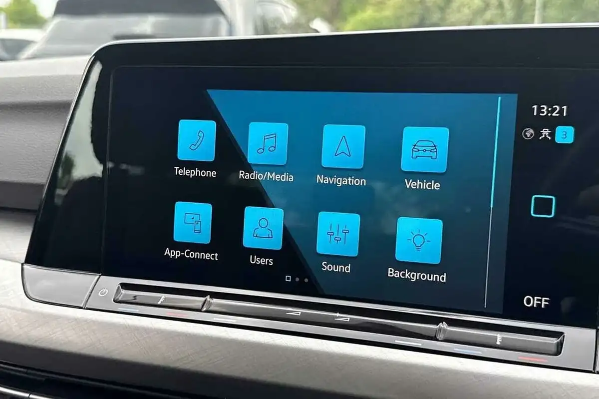 2022-volkswagen-golf-15-etsi-life-150ps-hatchback-big-11