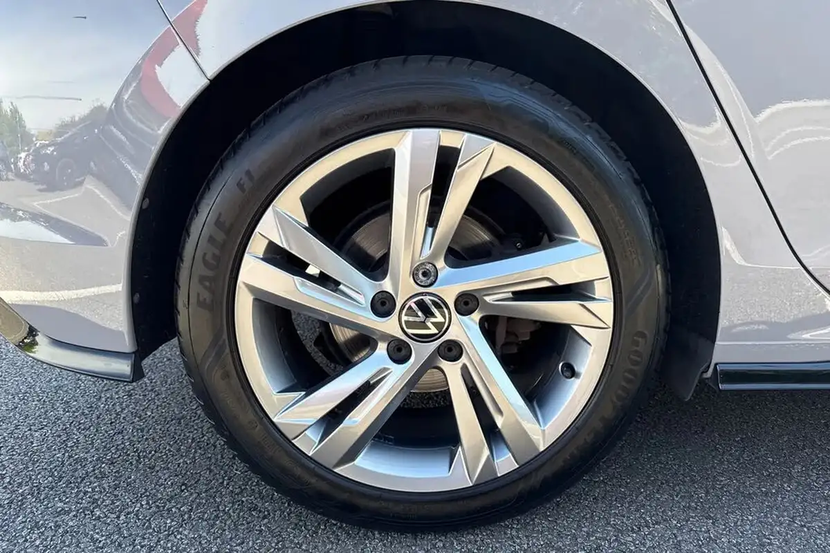 2020-volkswagen-golf-15-tsi-r-line-150ps-hatchback-5d-big-10