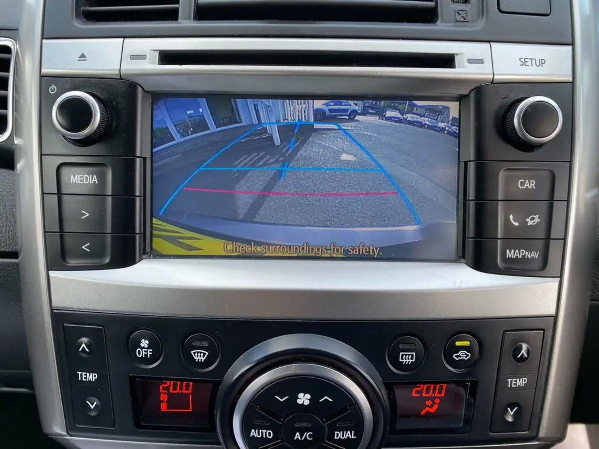 2015-toyota-verso-18-trend-big-39