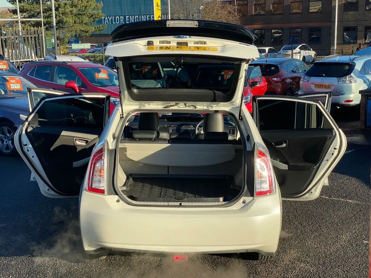 2015-toyota-prius-18-t-spirit-big-19