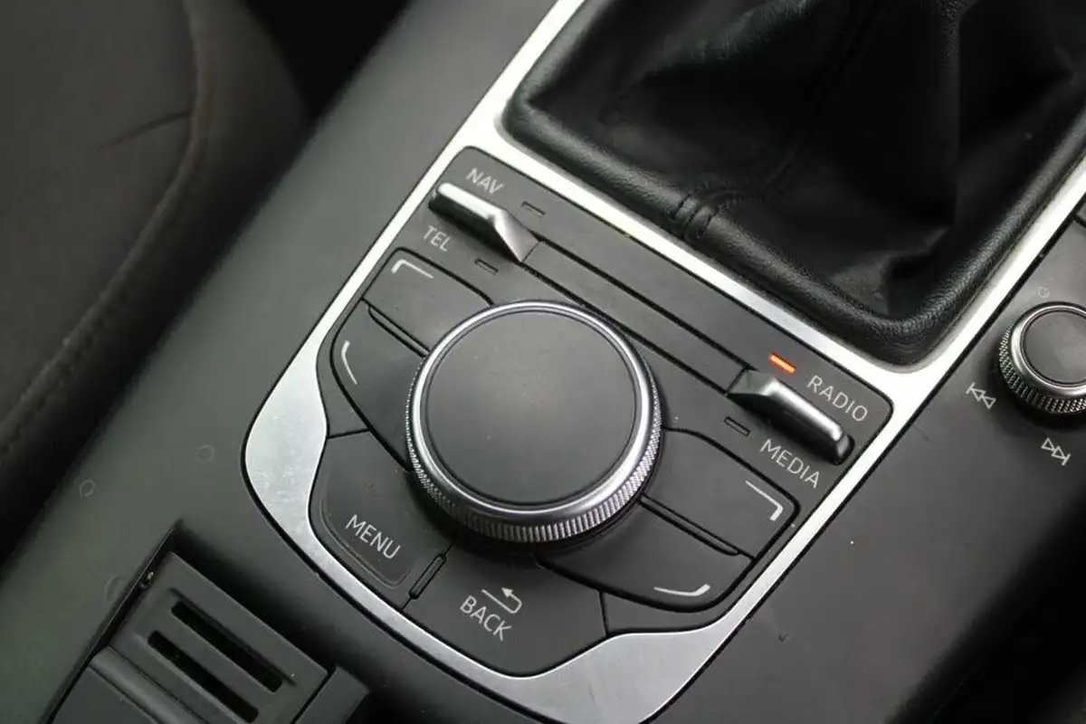 2013-audi-a3-14-se-tfsi-122ps-hatchback-3d-big-24