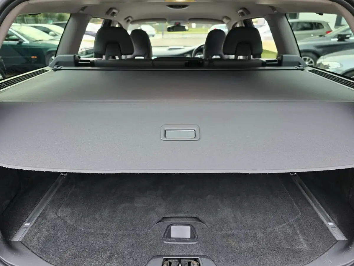 2011-volvo-xc70-30-t6-se-big-45
