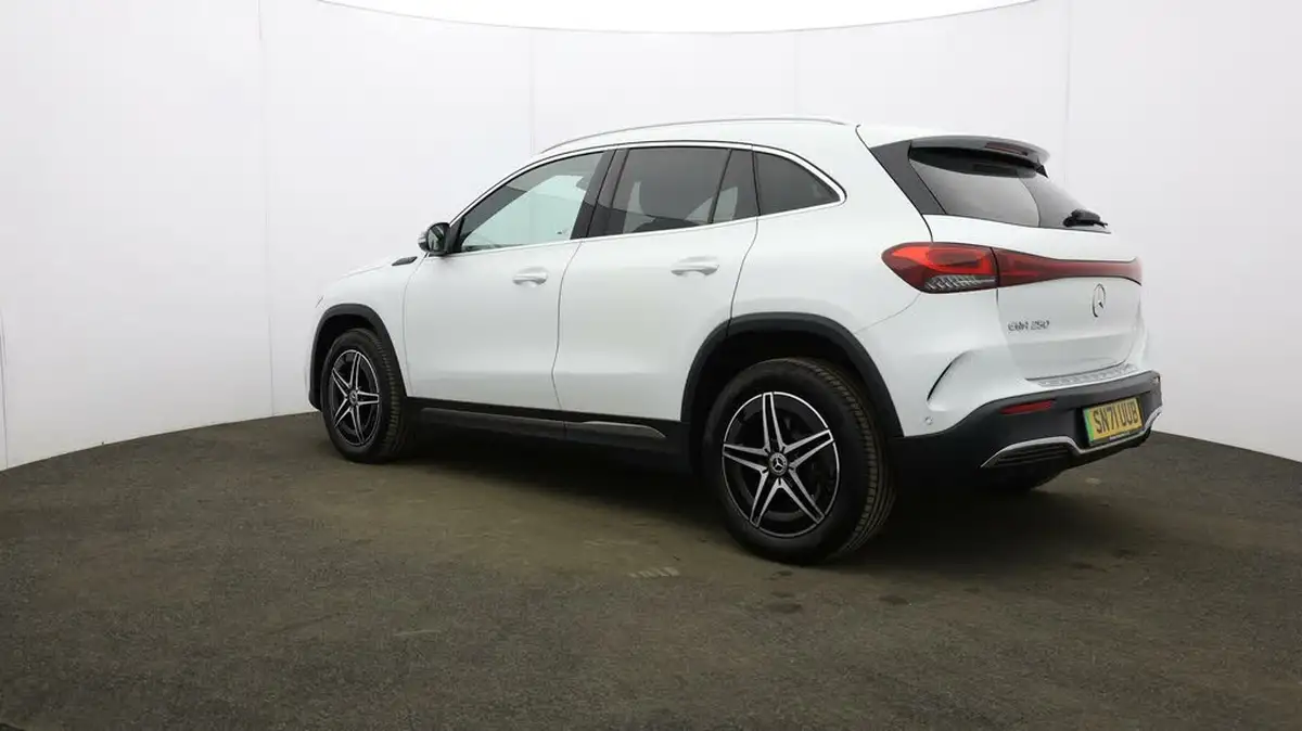 2021-mercedes-benz-eqa-e-eqa-250-amg-line-big-42
