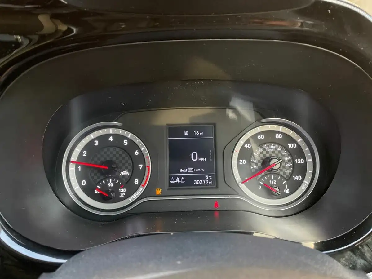 2022-hyundai-i10-10-premium-big-13