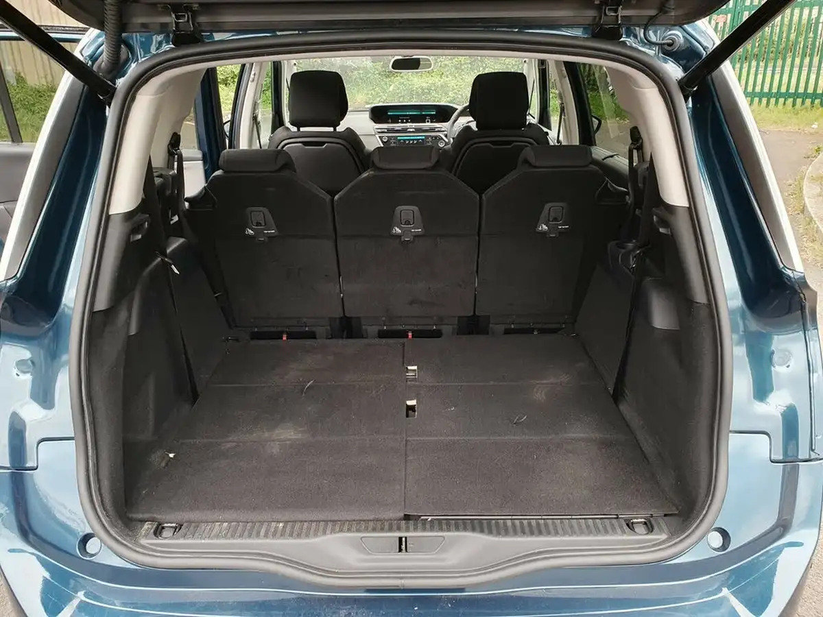 2022-citroen-grand-c4-spacetourer-12-puretech-shine-eat8-big-27