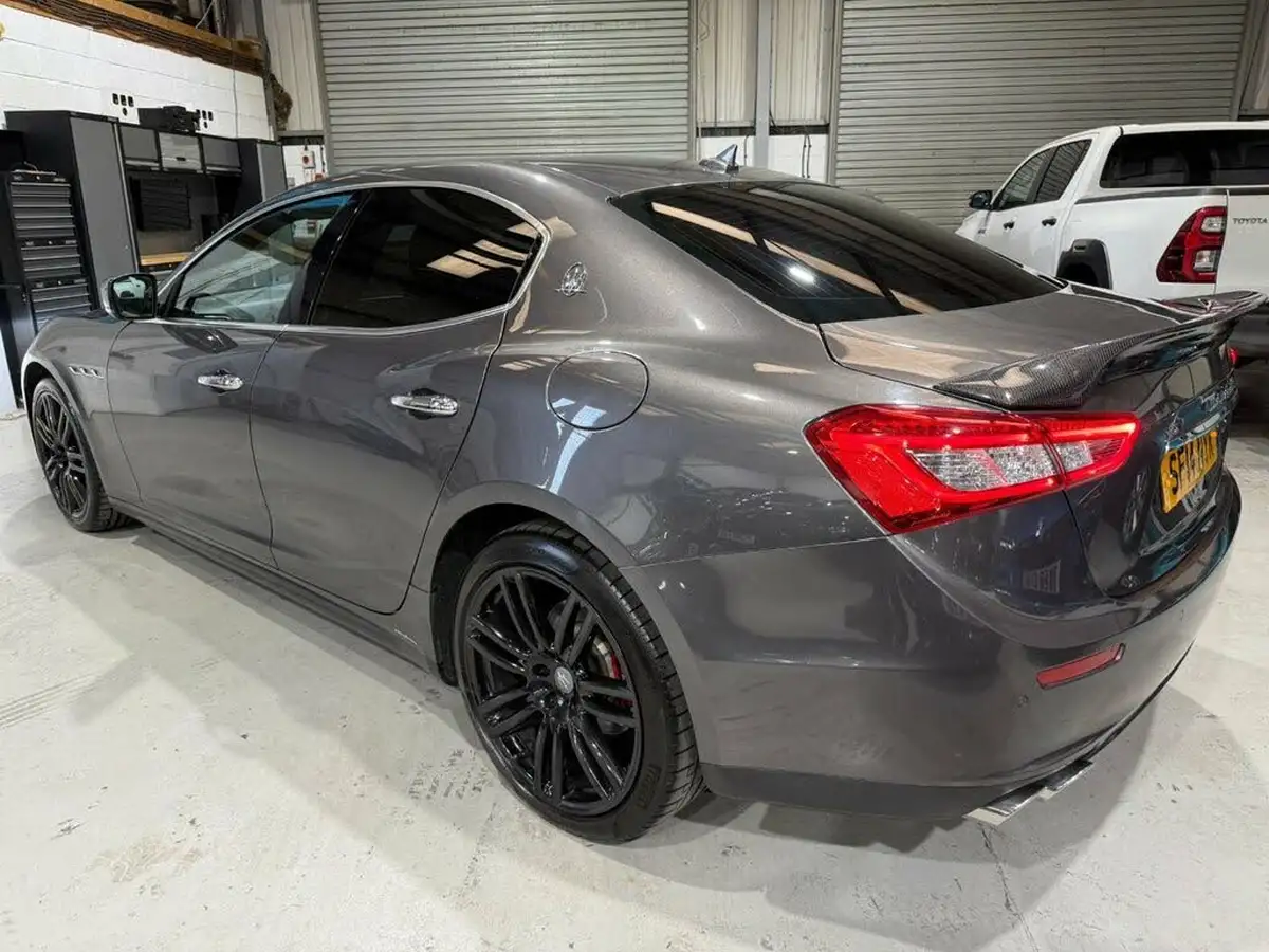 2014-maserati-ghibli-30td-big-4