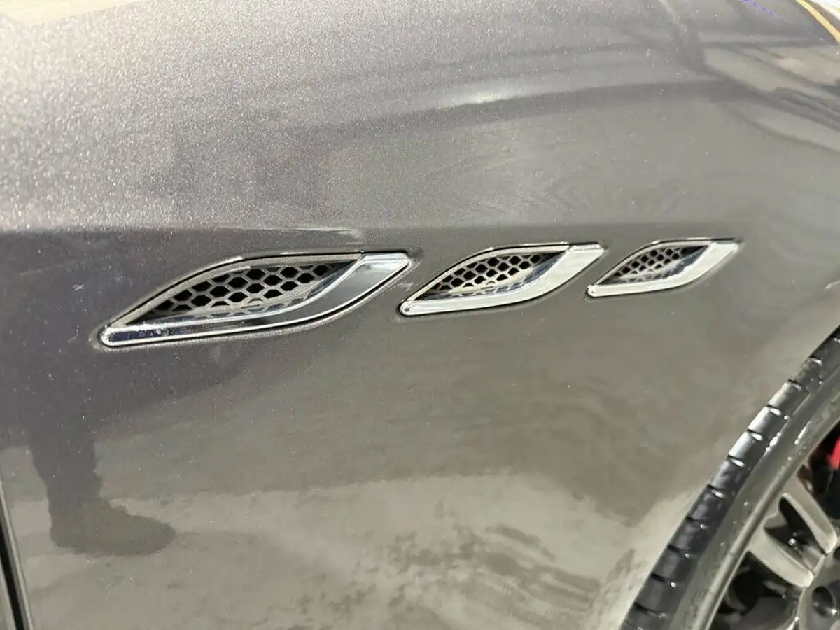 2014-maserati-ghibli-30td-big-28