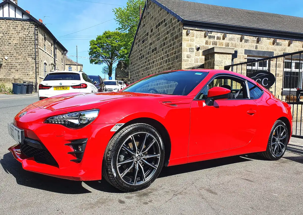2016-toyota-gt86-20-gt86-2d-big-3