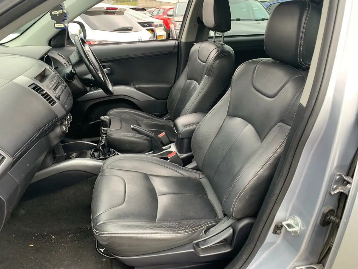 2011-mitsubishi-outlander-22td-gx3-2wd-2268cc-big-10