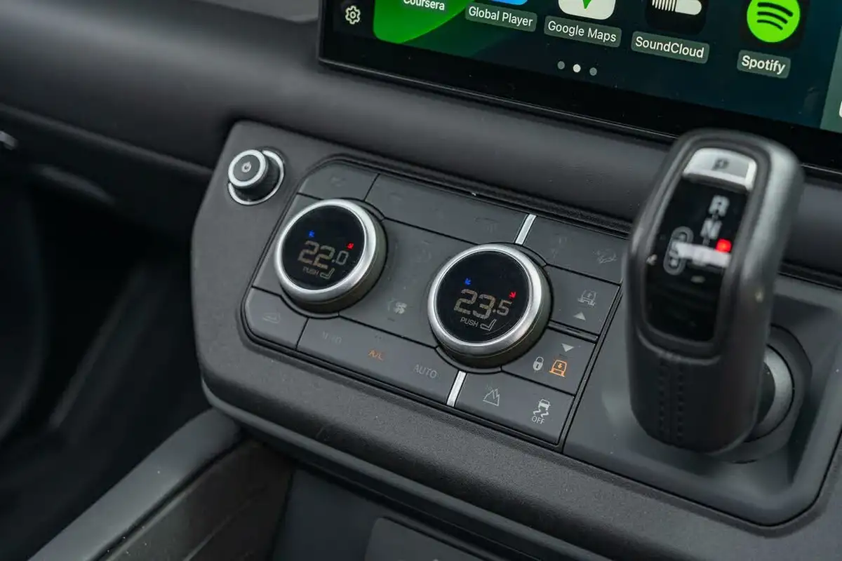 2023-land-rover-110-defender-30-d300-x-dynamic-hse-big-49