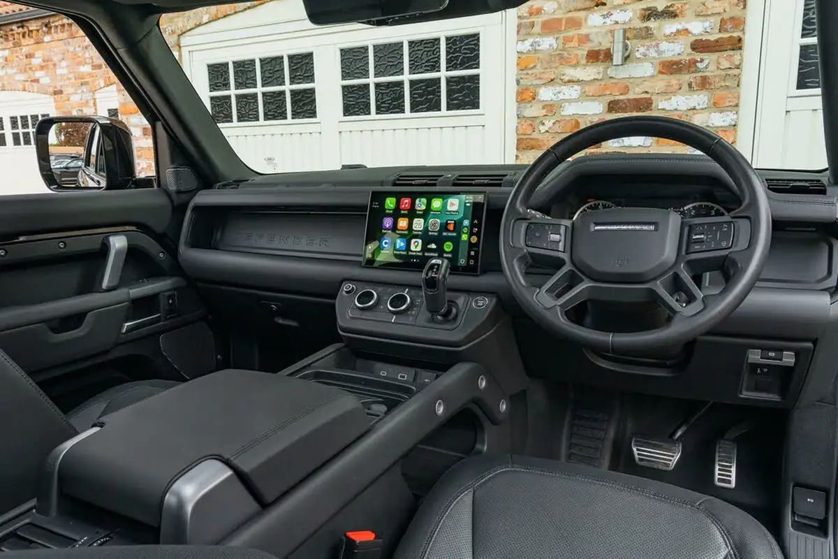 2023-land-rover-110-defender-30-d300-x-dynamic-hse-big-2