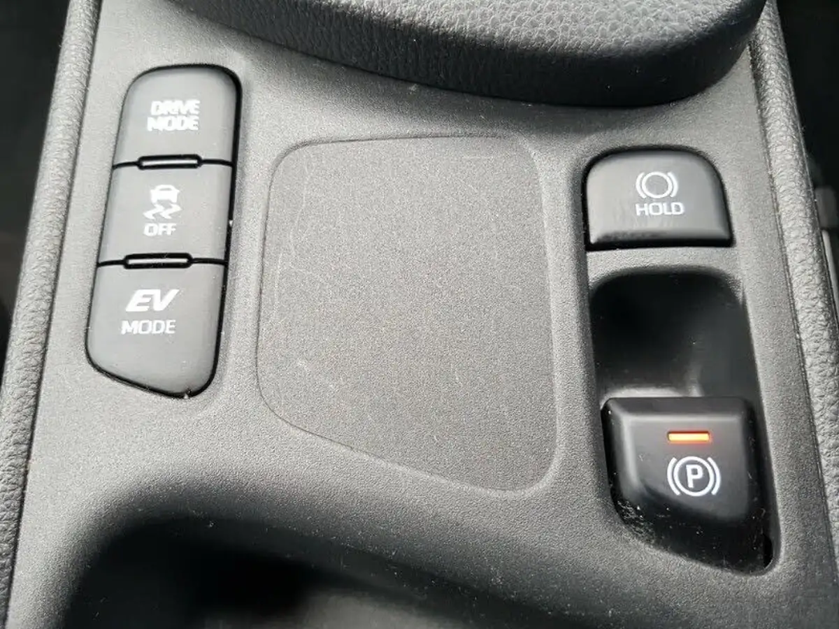 2022-toyota-yaris-cross-15-vvt-i-excel-big-16