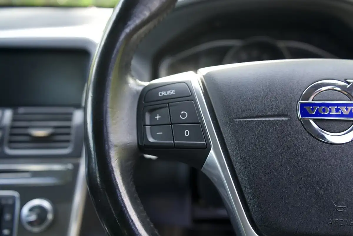 2014-volvo-xc60-24td-d4-se-181bhp-nav-geartronic-big-40
