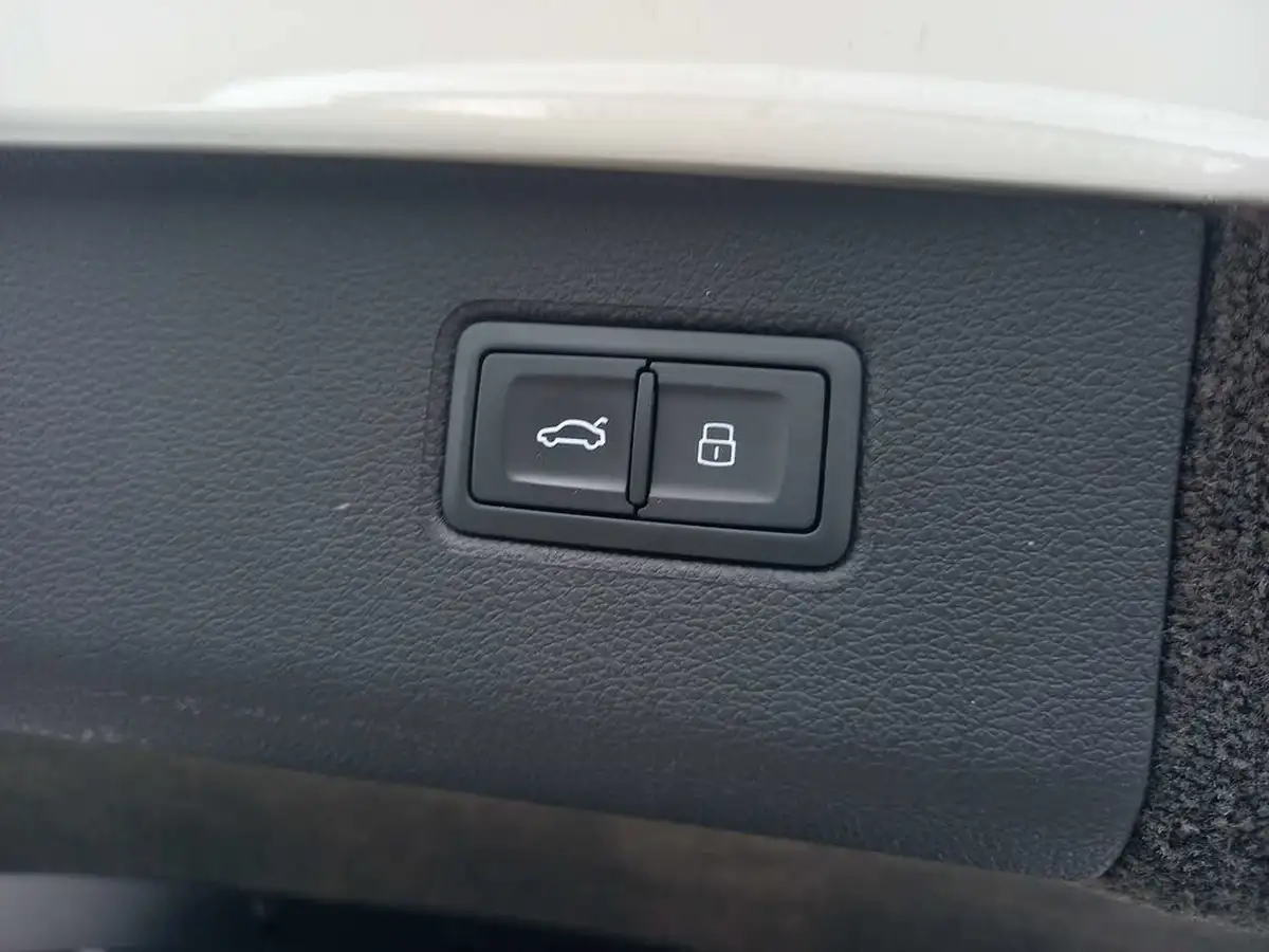2019-bentley-bentayga-40-v8-big-59
