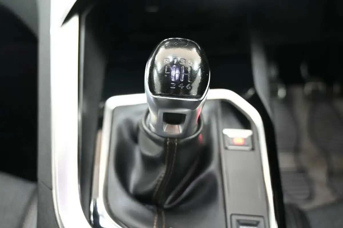 2018-peugeot-3008-suv-16-bluehdi-gt-line-big-21
