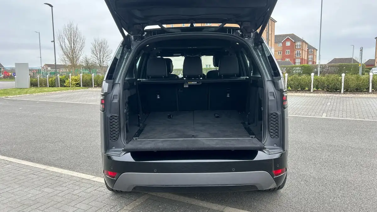 2022-land-rover-discovery-30-d300-r-dynamic-hse-big-9