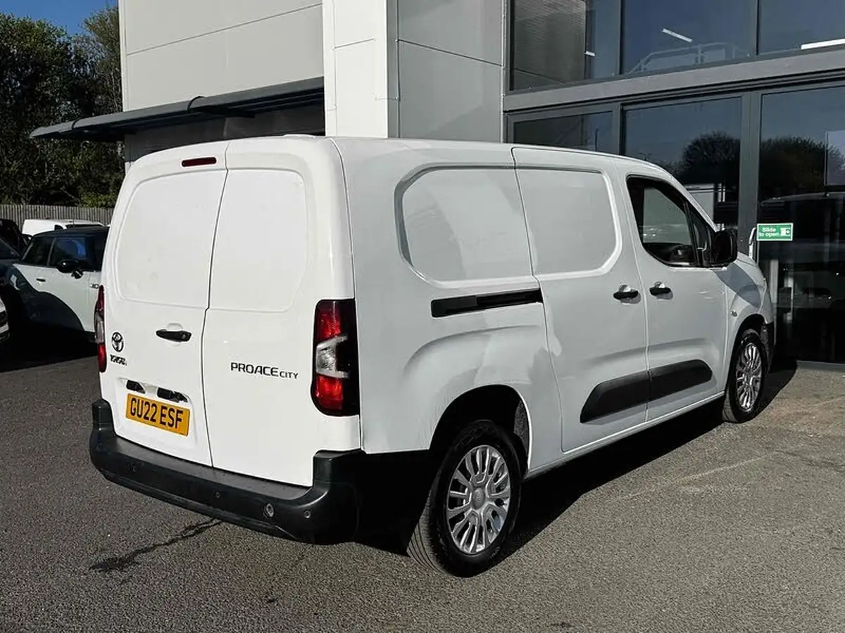 2022-toyota-proace-city-15d-icon-l2-big-14
