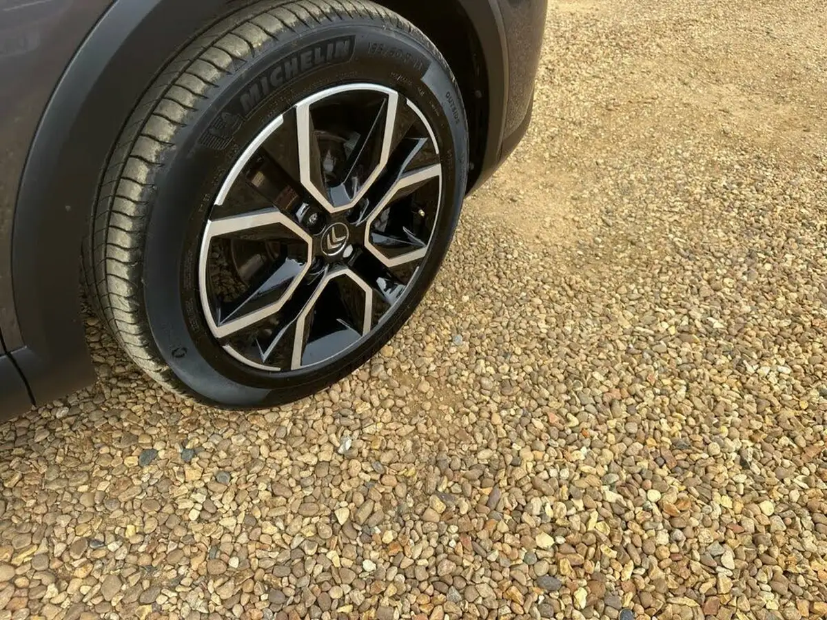 2021-citroen-c4-e-sense-plus-big-23