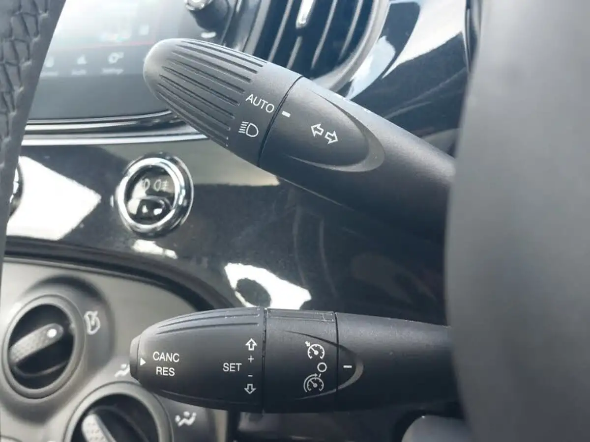 2021-fiat-500-10-dolcevita-big-16