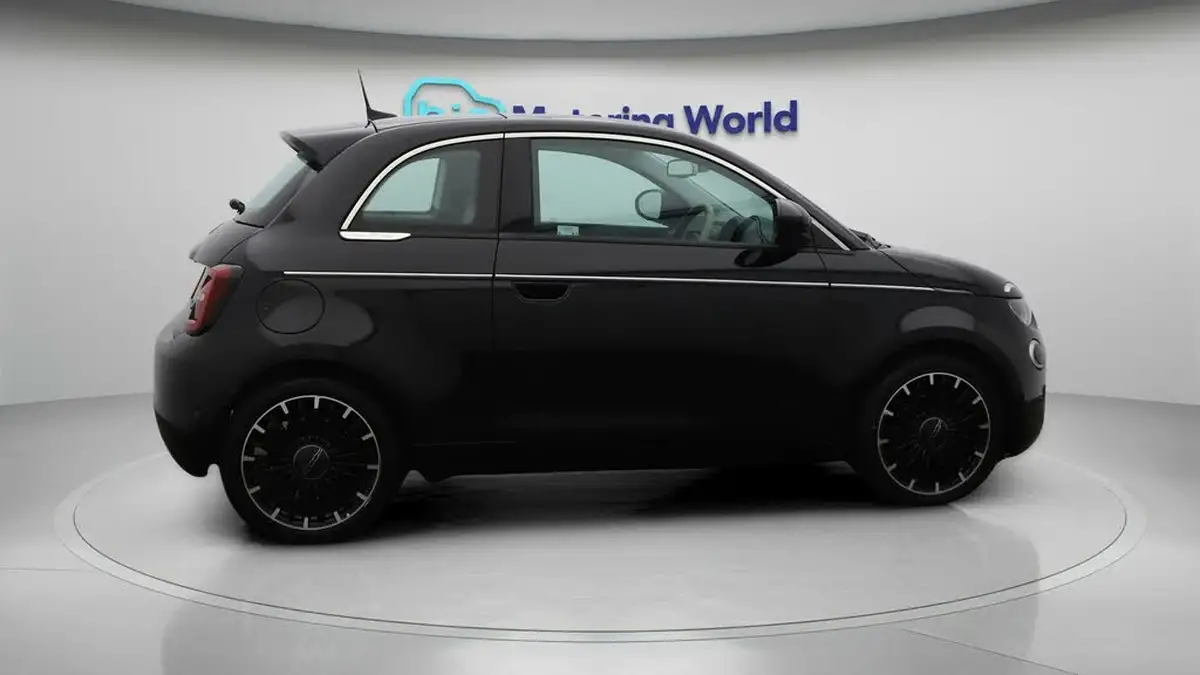 2021-fiat-500-e-la-prima-big-8