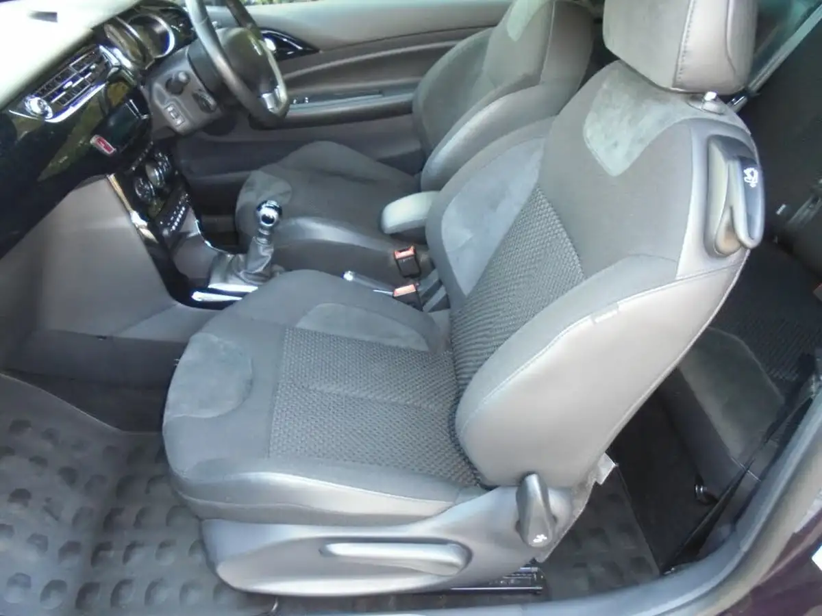 2014-citroen-ds3-16bluehdi-dsire-plus-big-7
