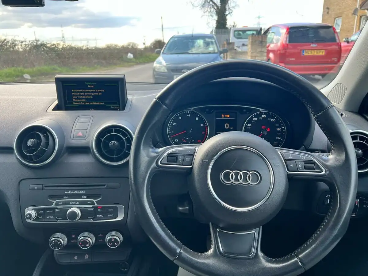 2013-audi-a1-14-122ps-sportback-5d-1390cc-s-tronic-big-22