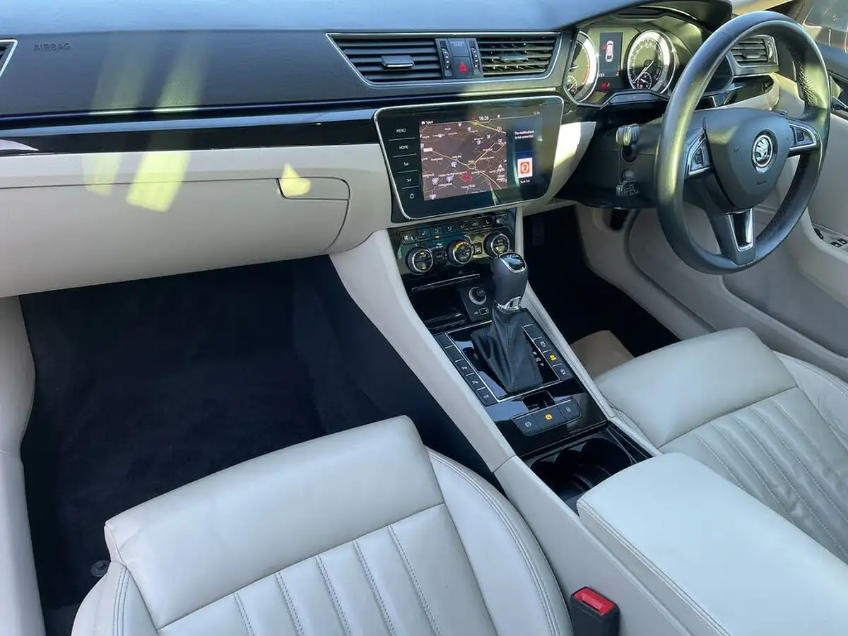 2018-skoda-superb-20tdi-scr-laurin-klement-190ps-estate-dsg-big-14