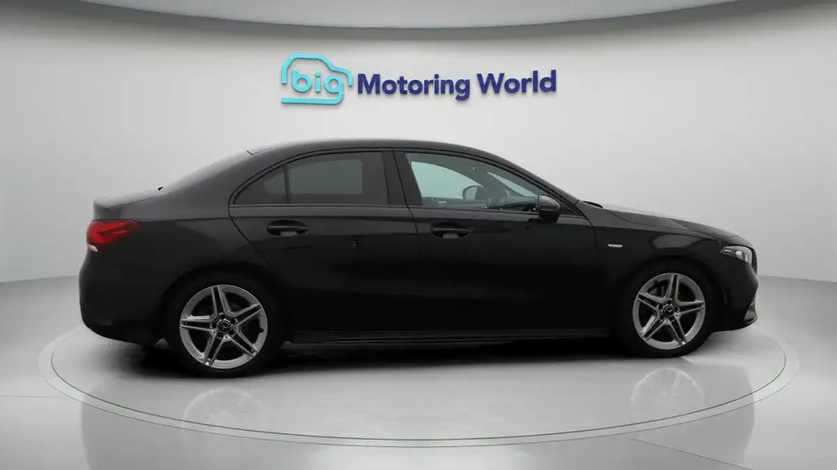 2022-mercedes-benz-a-class-13-a180-amg-line-executive-edition-saloon-4d-7g-dct-big-8