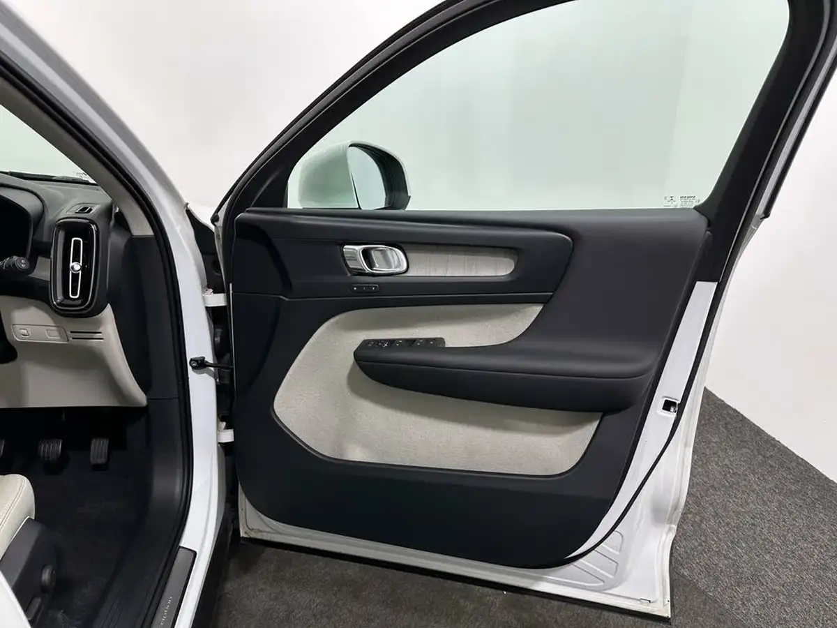 2019-volvo-xc40-20td-d3-inscription-big-26