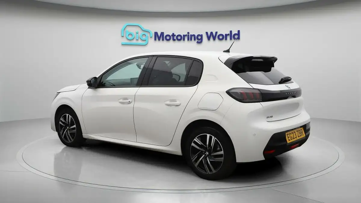 2023-peugeot-208-12-puretech-allure-premium-100ps-eat8-big-5