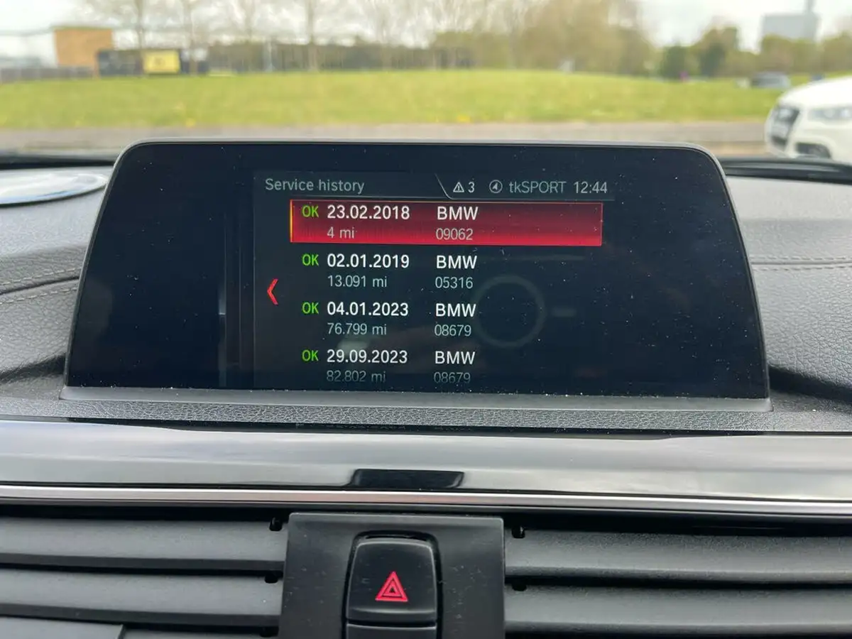 2018-bmw-3-series-20td-320d-sport-saloon-4d-big-35