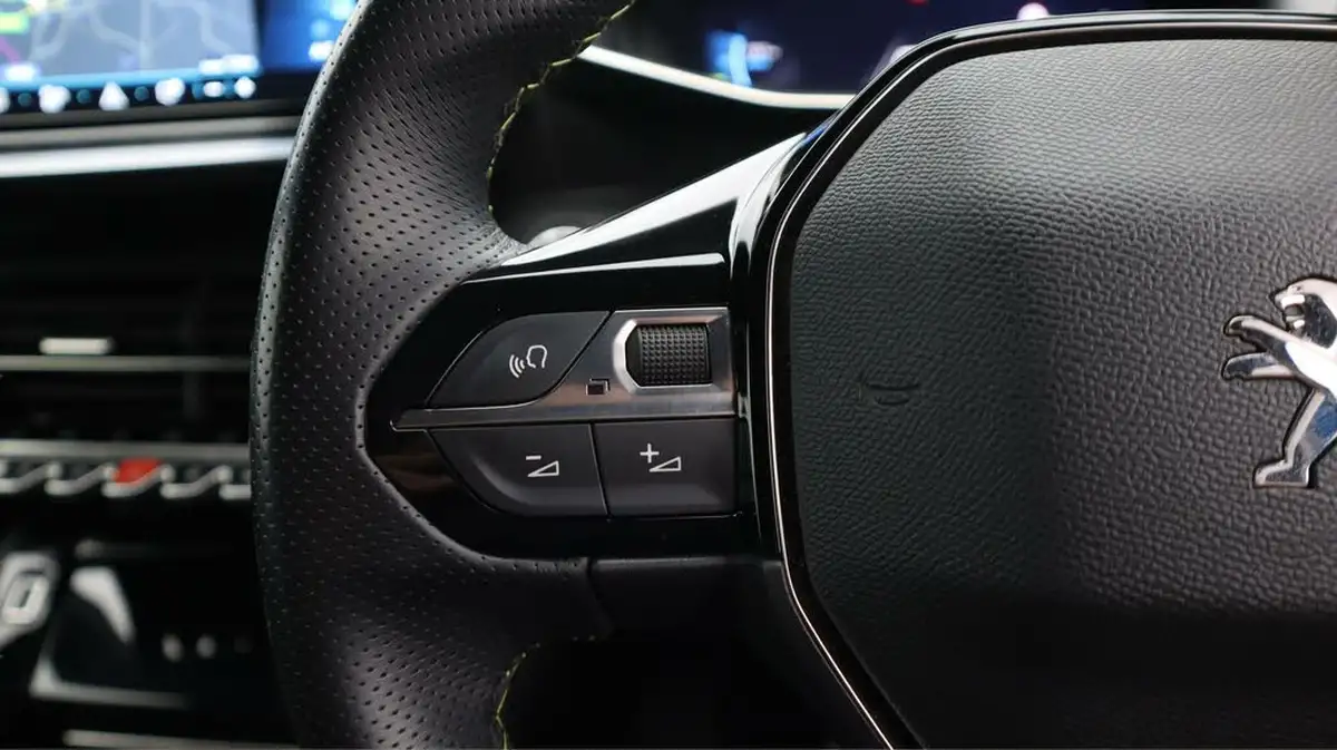 2021-peugeot-208-e-gt-50kwh-big-26